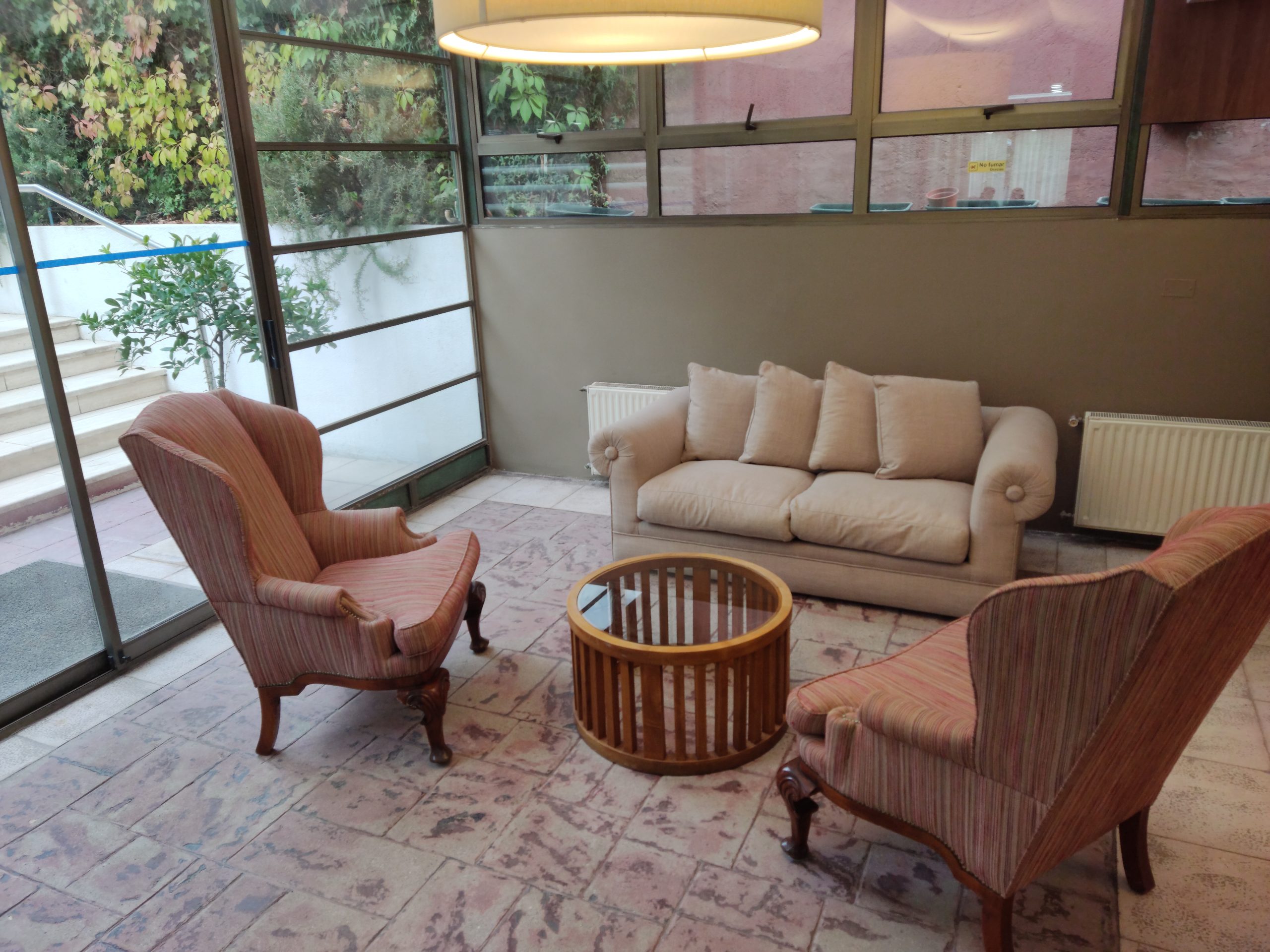 Foto estar dependientes